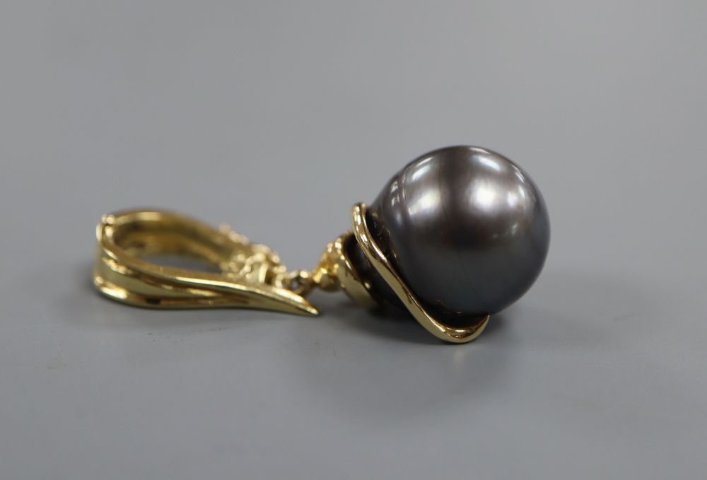 A modern 14k and Tahitian culture pearl set drop pendant, overall 38mm, gross 7.5 grams.